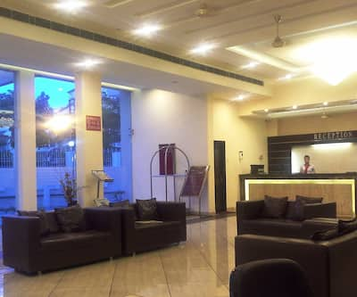 https://imgcld.yatra.com/ytimages/image/upload/t_hotel_yatra_city_desktop/v1438956220/Domestic Hotels/Hotels_Moradabad/Hotel Mansarover Paradise/Reception.jpg